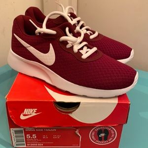 Women’s Nike Tanjun Burgundy and white